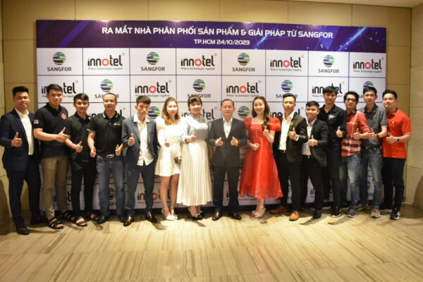 Khám Phá Sangfor HCI: Giải Pháp Ảo Hóa Máy Chủ Tối Ưu Cho Doanh Nghiệp Việt Nam ra-mat-nha-phan-phoi-sangfor-innotel-22-600x400